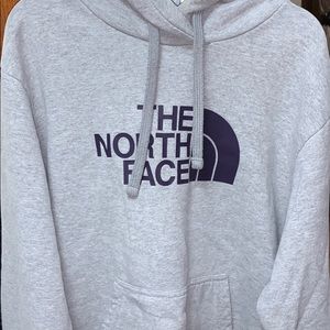 Men’s Medium North Face Sweater!